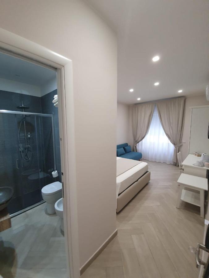 Dimora Costantino Bed & Breakfast Napoli Bagian luar foto