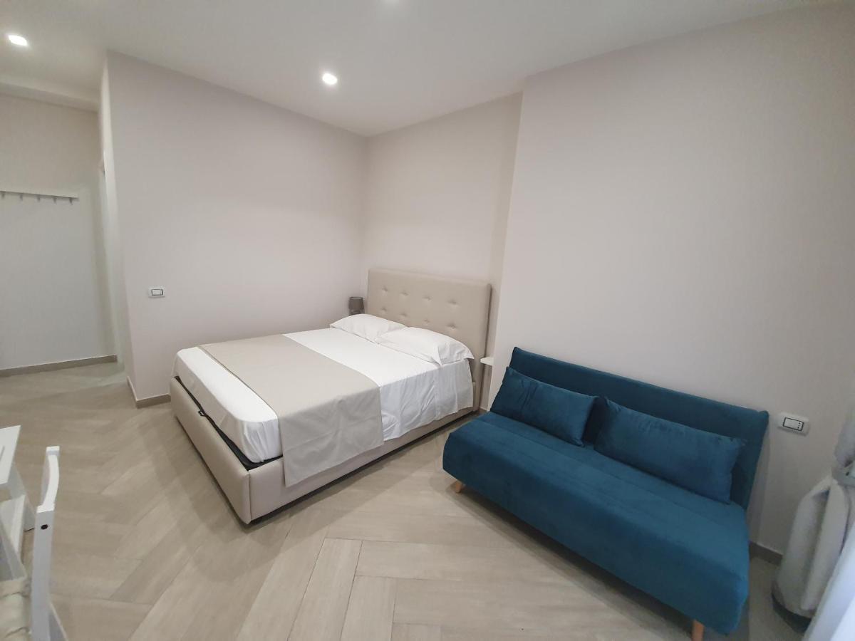 Dimora Costantino Bed & Breakfast Napoli Bagian luar foto