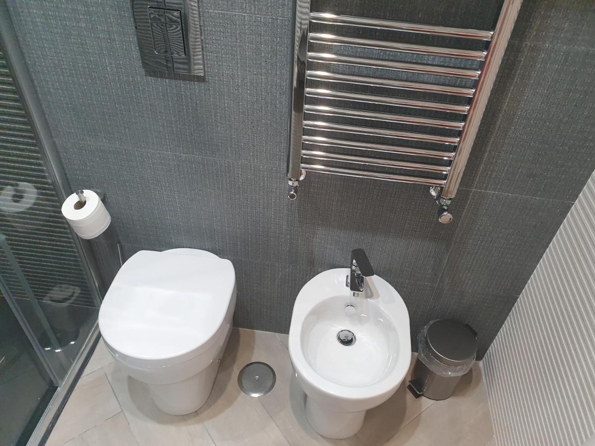 Dimora Costantino Bed & Breakfast Napoli Bagian luar foto