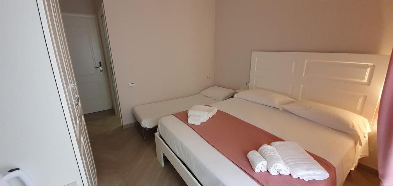 Dimora Costantino Bed & Breakfast Napoli Bagian luar foto
