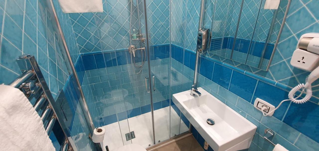 Dimora Costantino Bed & Breakfast Napoli Bagian luar foto