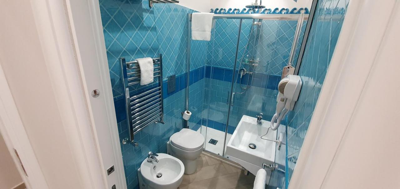Dimora Costantino Bed & Breakfast Napoli Bagian luar foto