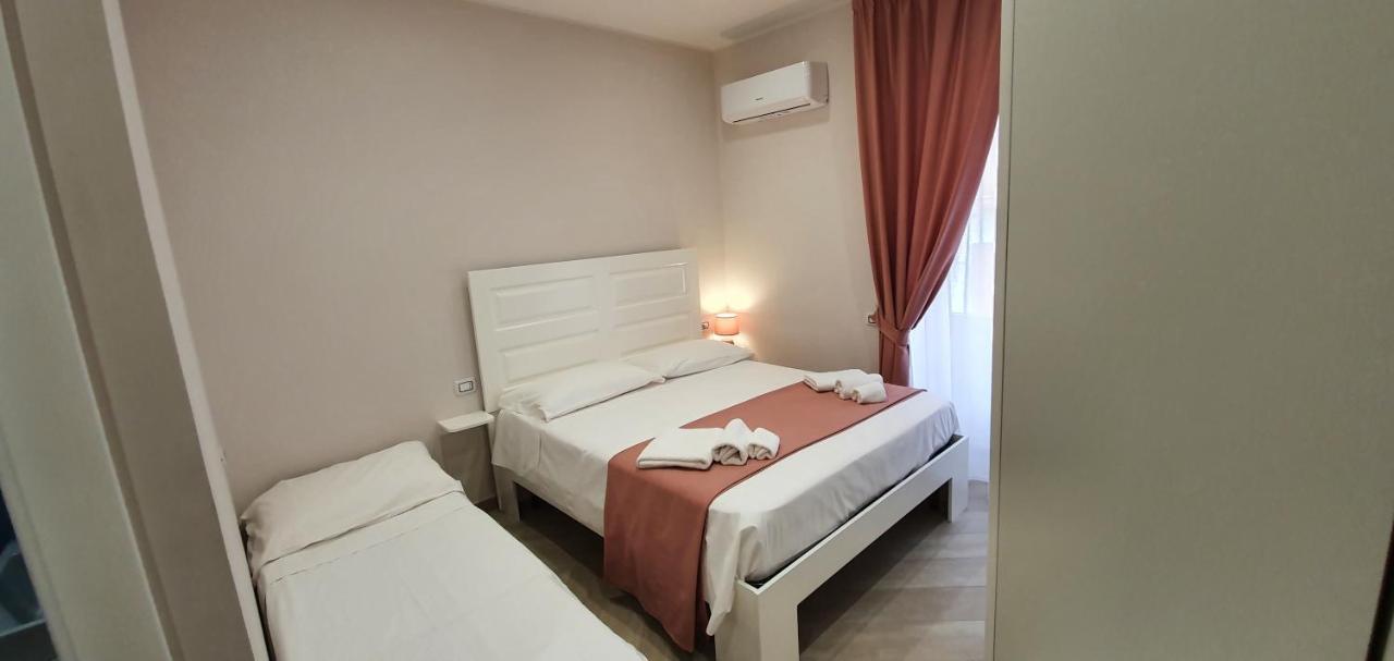 Dimora Costantino Bed & Breakfast Napoli Bagian luar foto