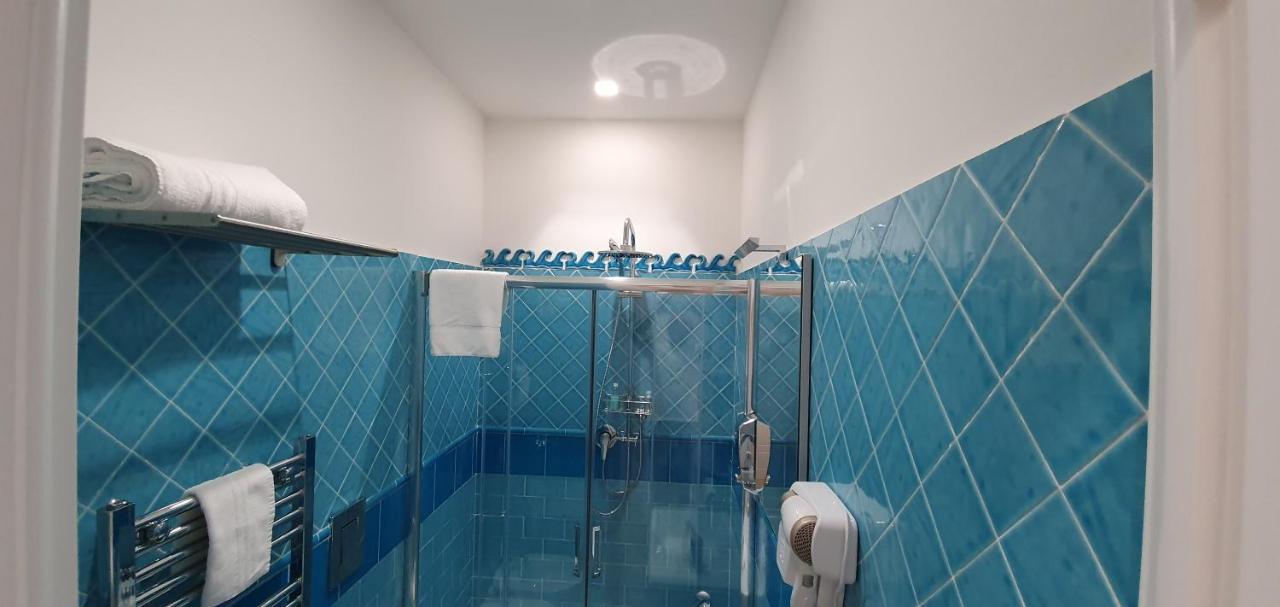 Dimora Costantino Bed & Breakfast Napoli Bagian luar foto