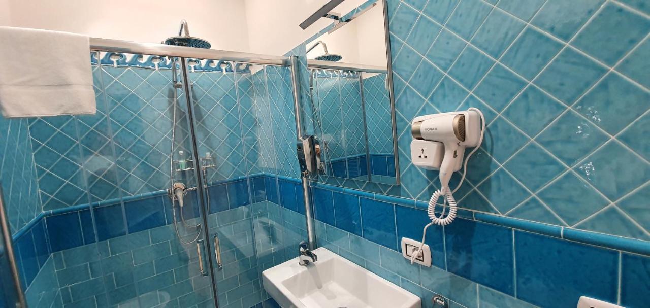 Dimora Costantino Bed & Breakfast Napoli Bagian luar foto