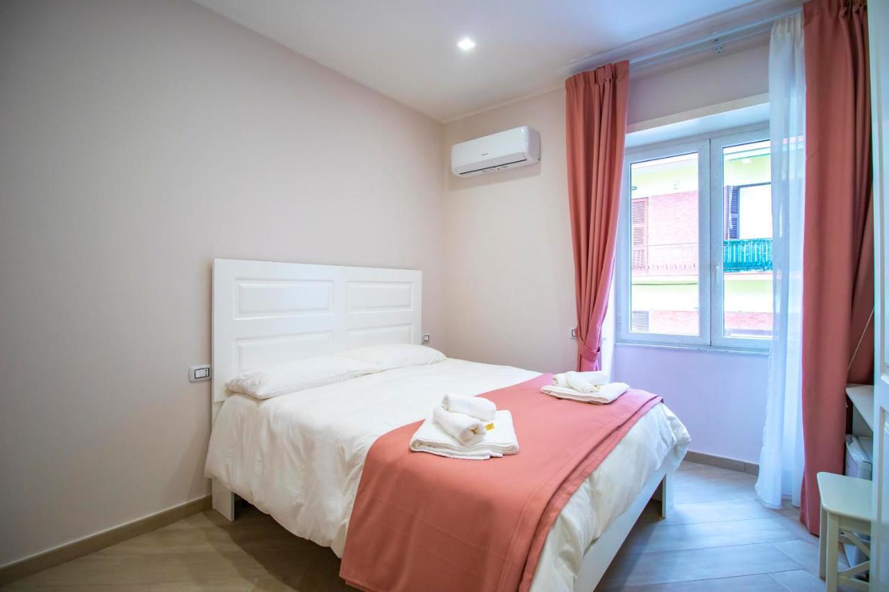 Dimora Costantino Bed & Breakfast Napoli Bagian luar foto
