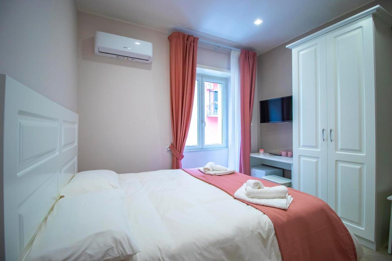 Dimora Costantino Bed & Breakfast Napoli Bagian luar foto