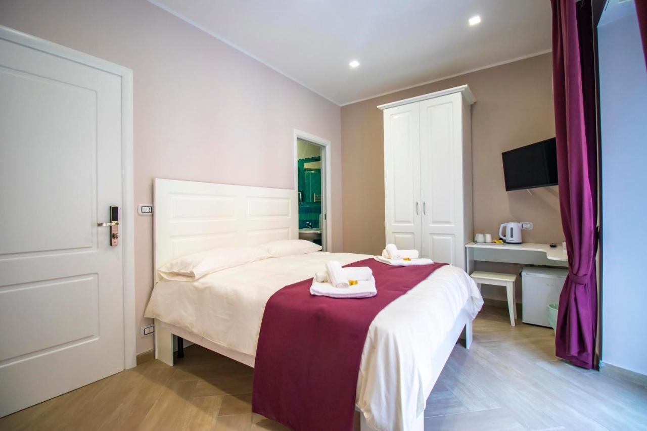Dimora Costantino Bed & Breakfast Napoli Bagian luar foto