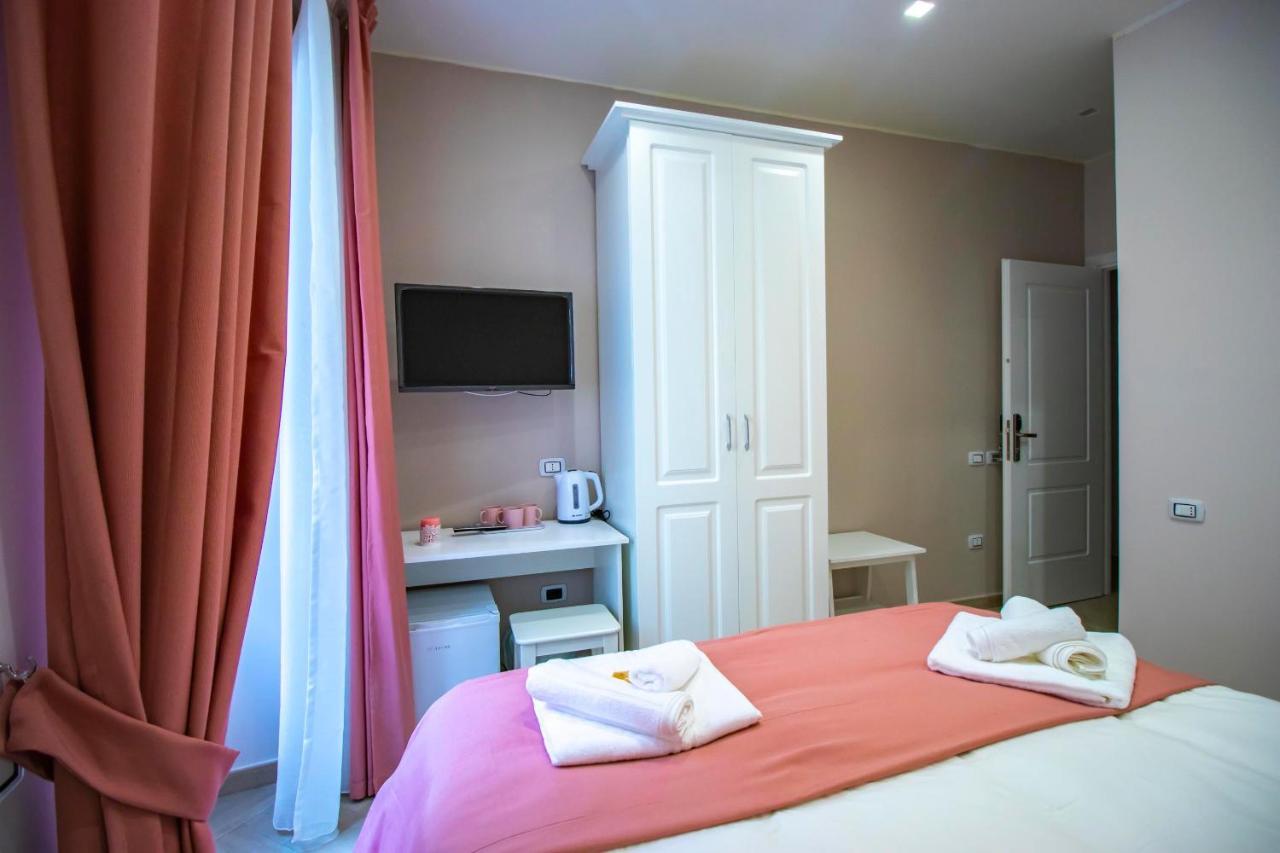 Dimora Costantino Bed & Breakfast Napoli Bagian luar foto