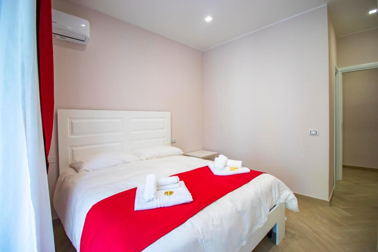 Dimora Costantino Bed & Breakfast Napoli Bagian luar foto