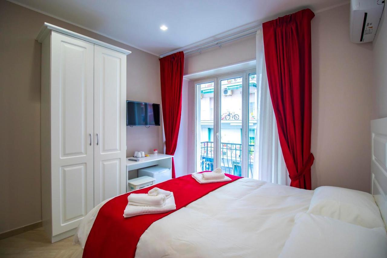 Dimora Costantino Bed & Breakfast Napoli Bagian luar foto