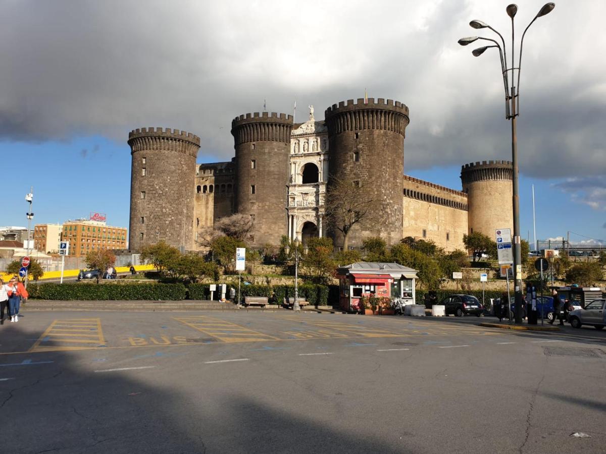 Dimora Costantino Bed & Breakfast Napoli Bagian luar foto