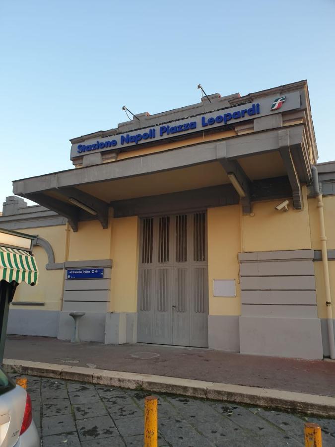 Dimora Costantino Bed & Breakfast Napoli Bagian luar foto