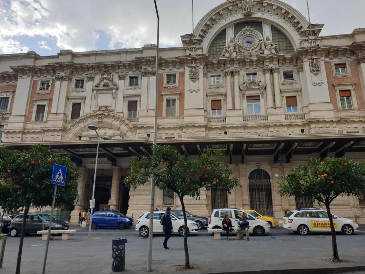 Dimora Costantino Bed & Breakfast Napoli Bagian luar foto