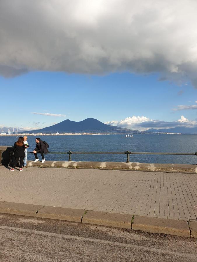 Dimora Costantino Bed & Breakfast Napoli Bagian luar foto